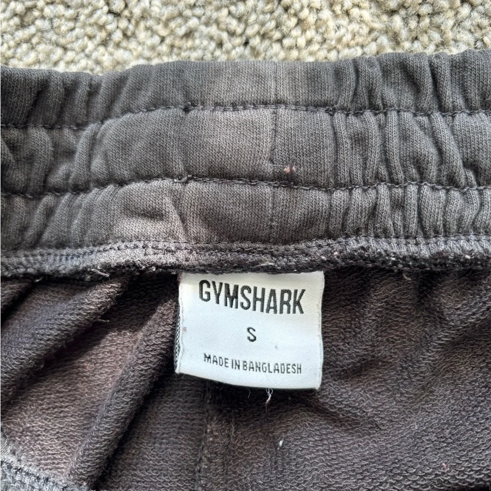 Black gymshark crest joggers‎